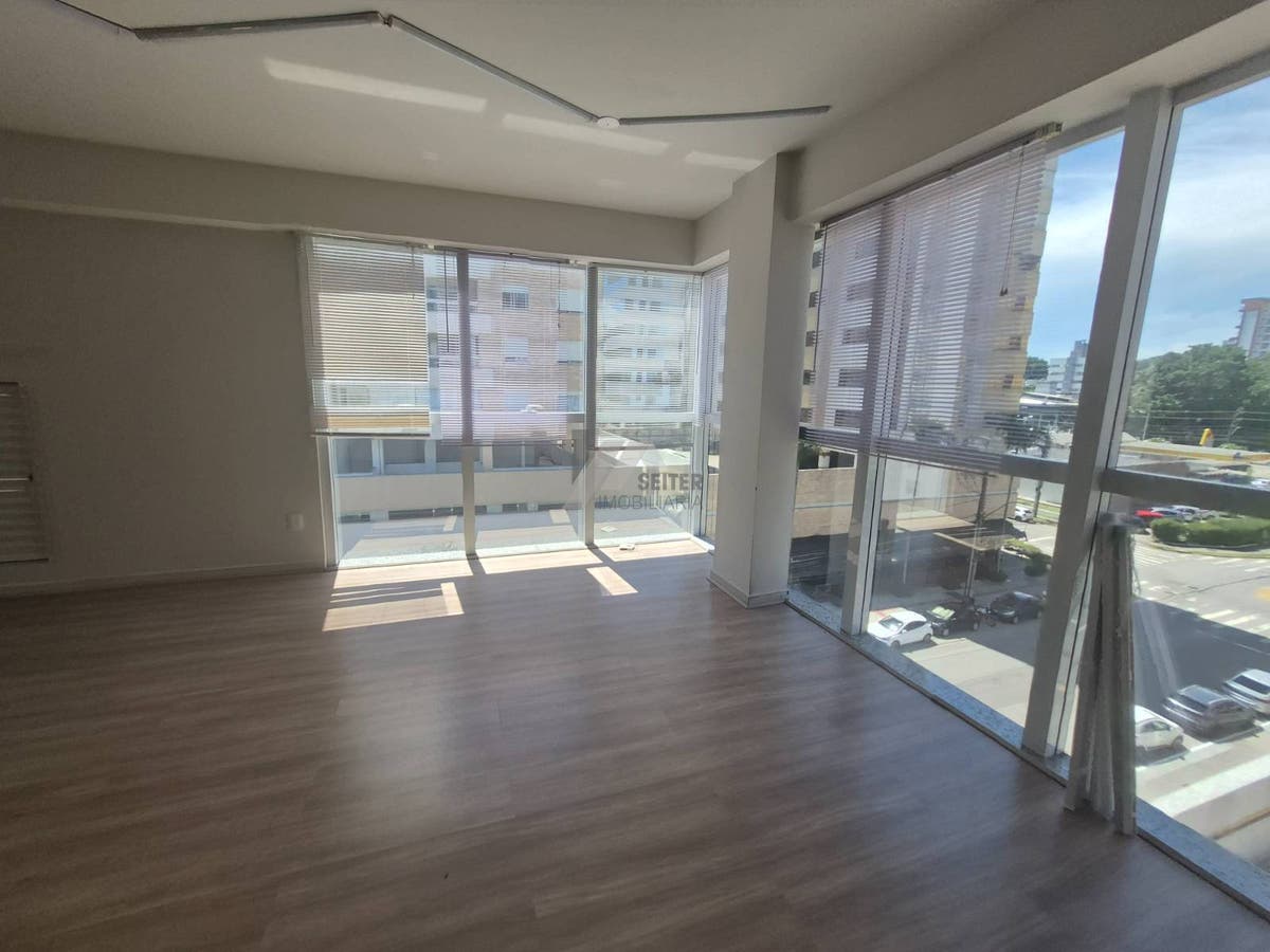 Sala comercial a venda no bairro Itacorubi com 37 m2 de área