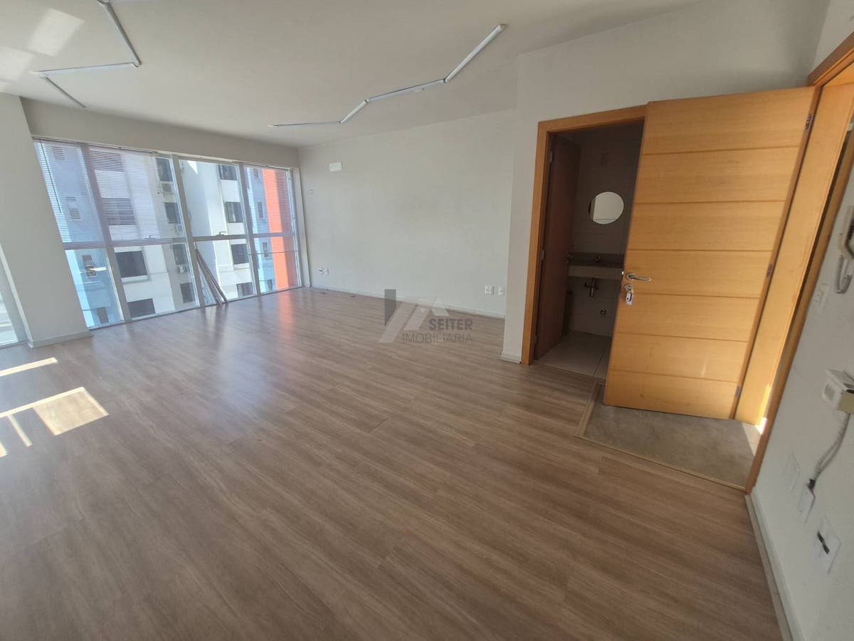 Sala comercial a venda no bairro Itacorubi com 37 m2 de área