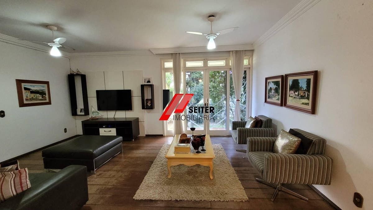 Casa com 4 quatro quartos para locação trindade florianópolis