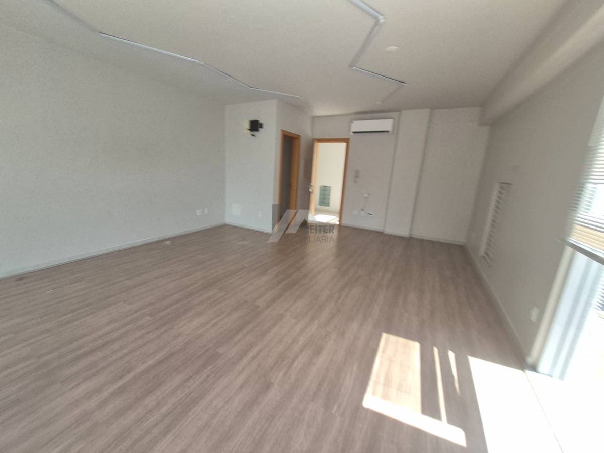 Sala comercial a venda no bairro Itacorubi com 37 m2 de área