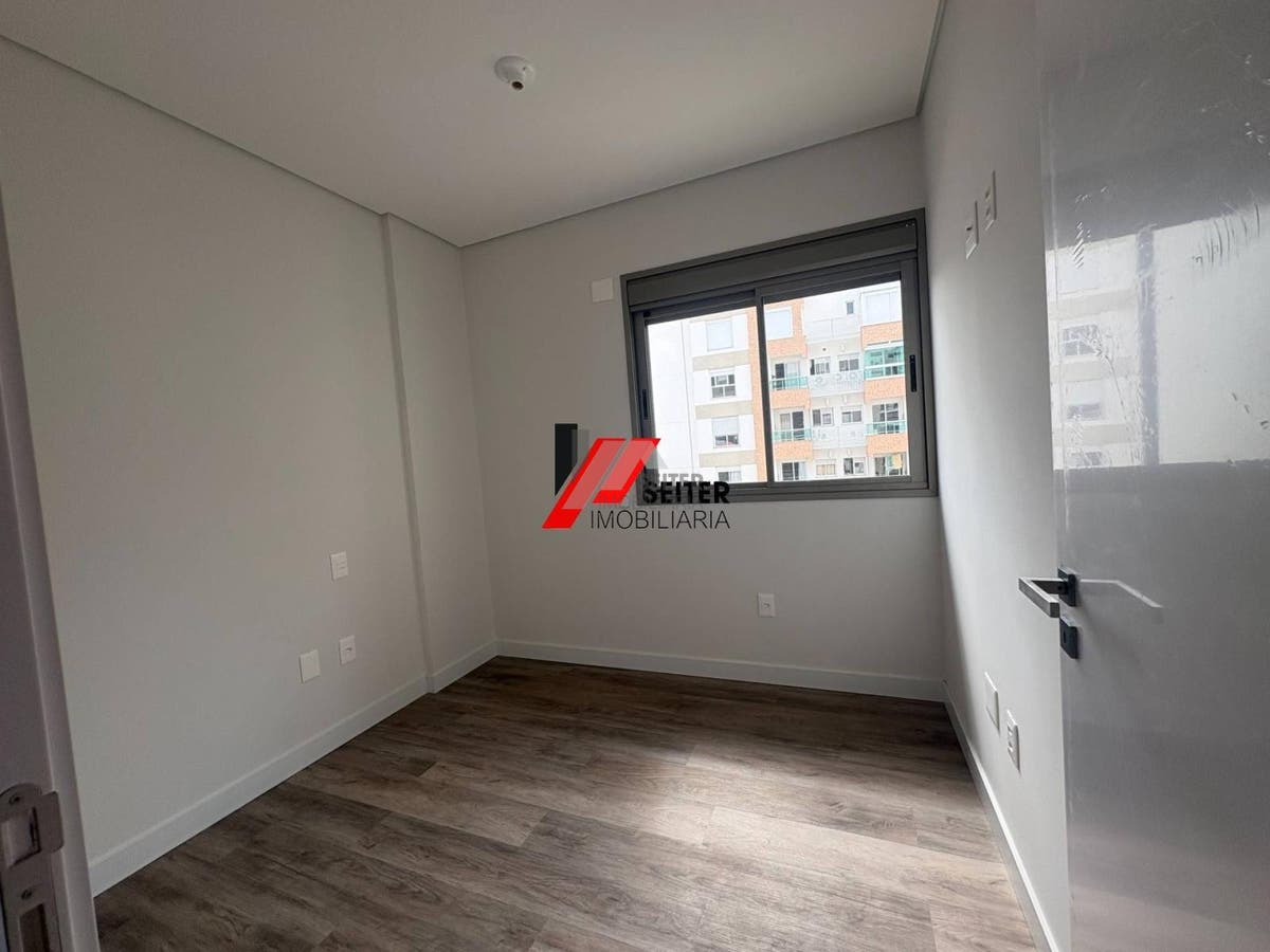 Apartamento novo de 3 dormitorios a venda proximo da UFSC no bairro Carvoeira