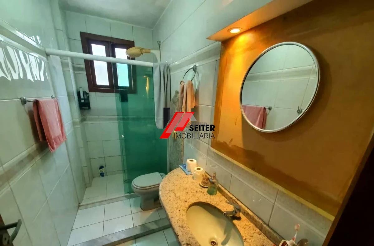 Casa à venda 350m² 6 dormitórios 2 suítes 3 vagas de garagem