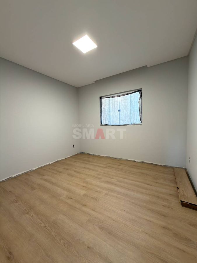 Geminado com 1 suíte + 2 quartos e 2 vagas de garagem coberta em região nobre
