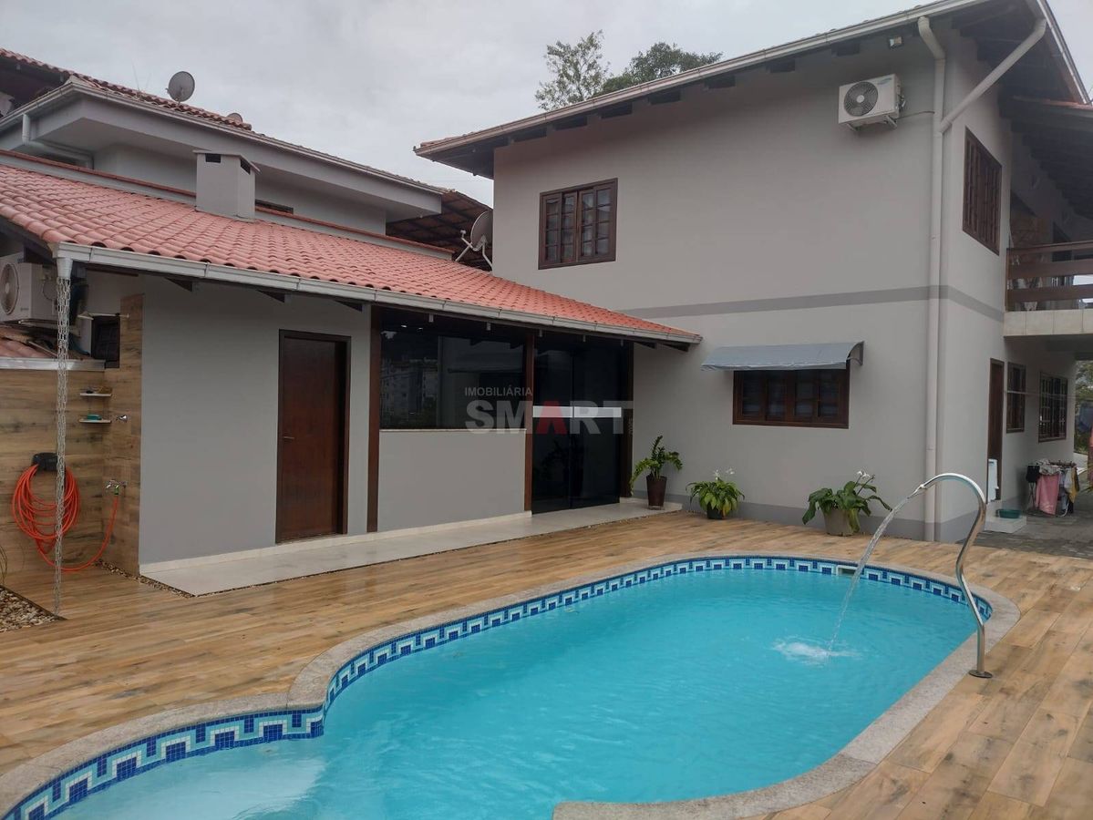 Casa com 3 Quartos Sendo 1 Suite no Bairro Estrada Nova