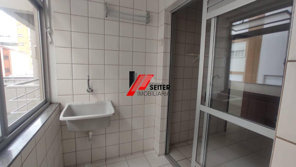 Apartamento 2 suites para aluguel no centro proximo Hercilio Luz