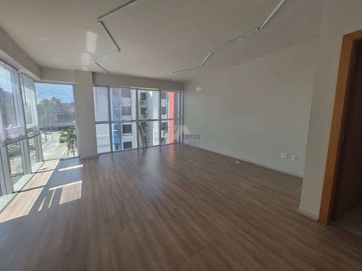 Sala comercial a venda no bairro Itacorubi com 37 m2 de área