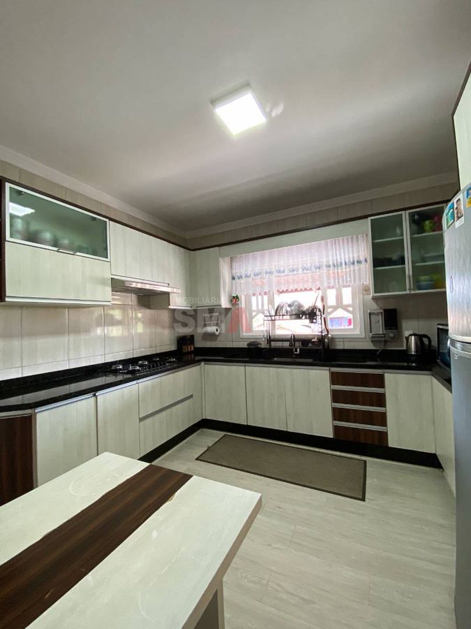 Casa com Sala Comercial à Venda no bairro Estrada Nova