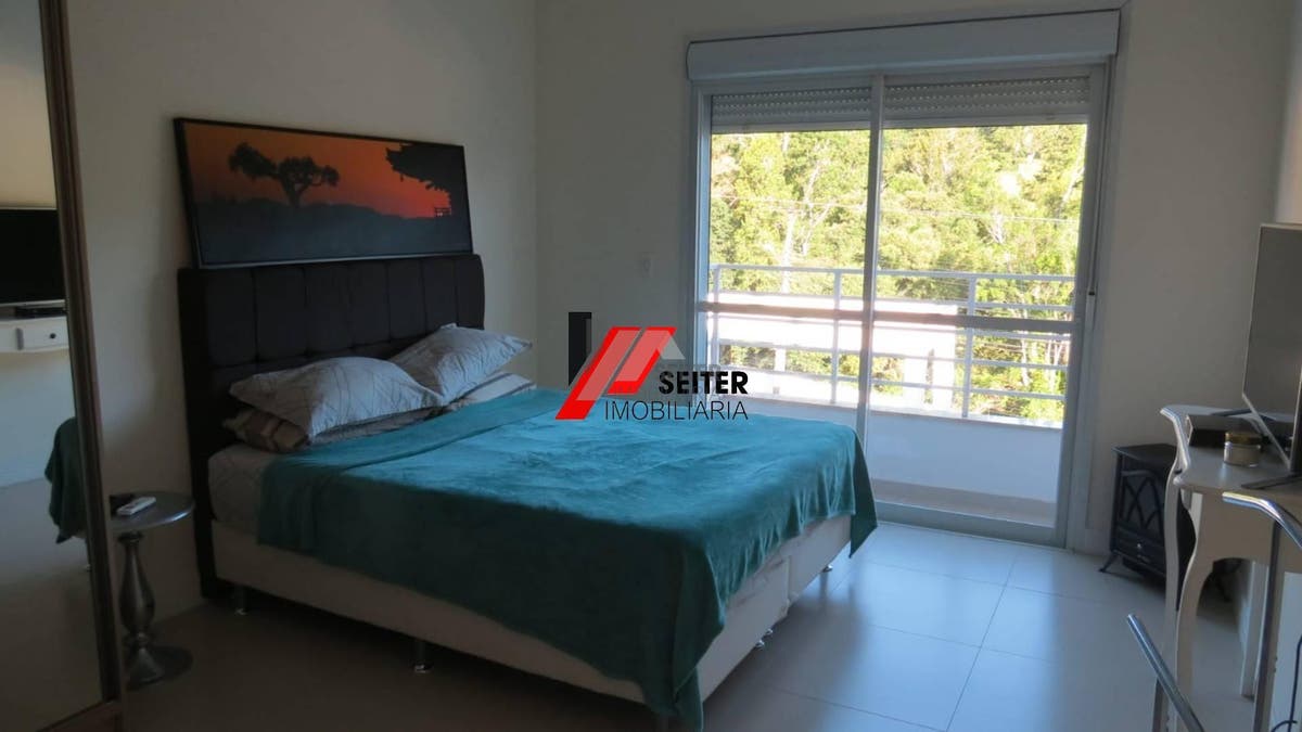 Casa com 3 quartos a venda no bairro Sambaqui em Florianópolis