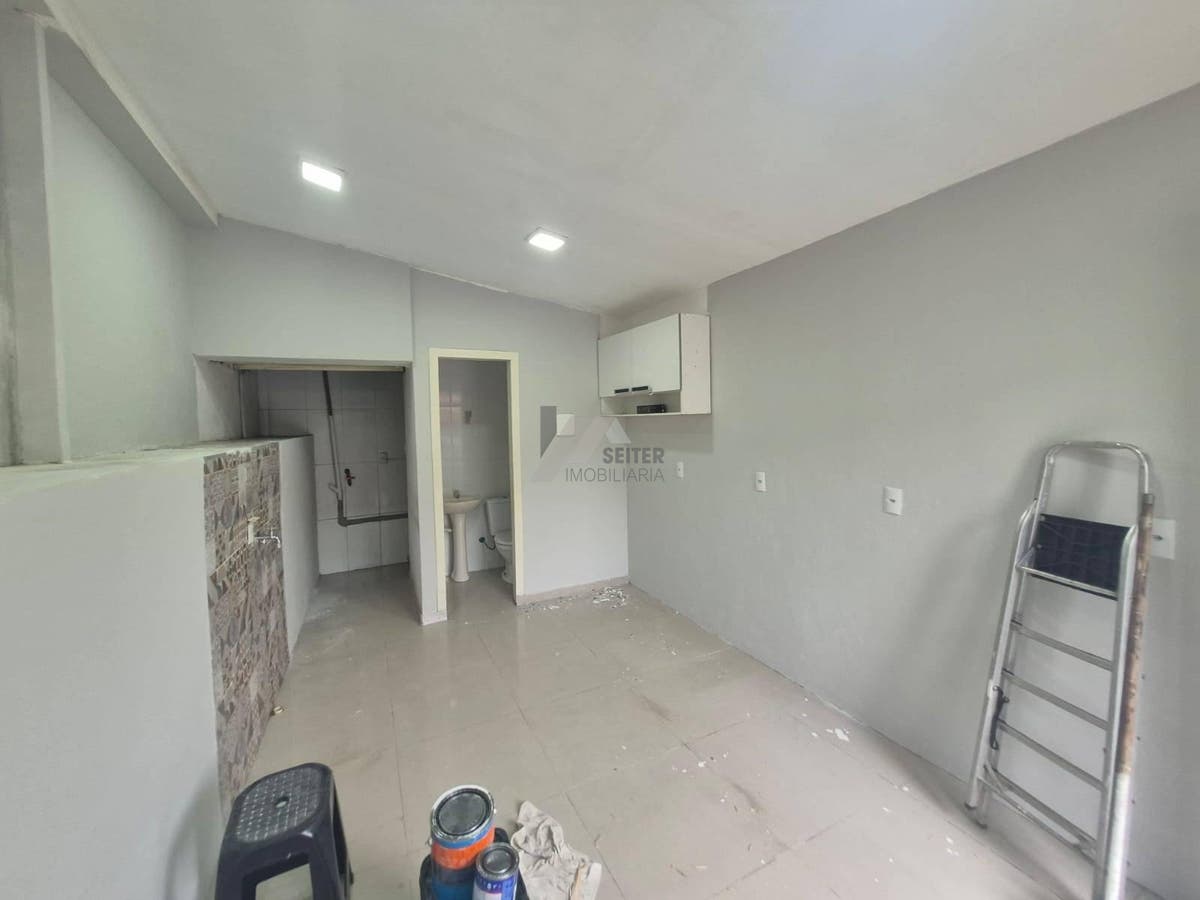 Ktinet com 1 quarto para alugar na trindade
