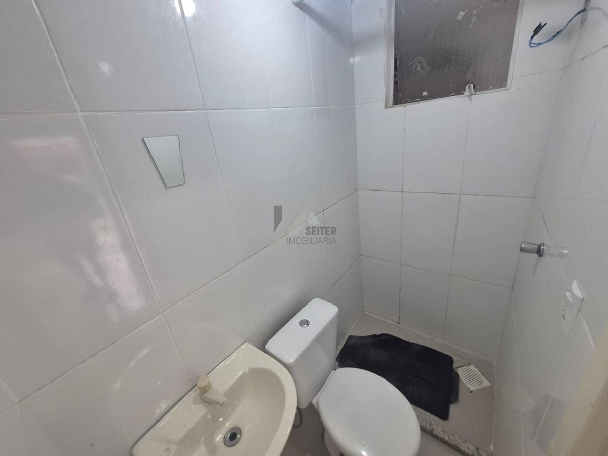 Ktinet com 1 quarto para alugar na trindade