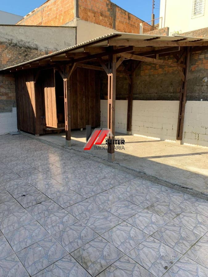 Casa com 3 Quartos Suíte e Edícula à Venda em Terreno de 200m2