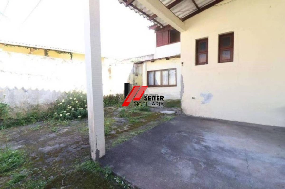 Casa Comercial de 4 Quartos à Venda em Ingleses do Rio Vermelho, Florianópolis-SC. 182m²
