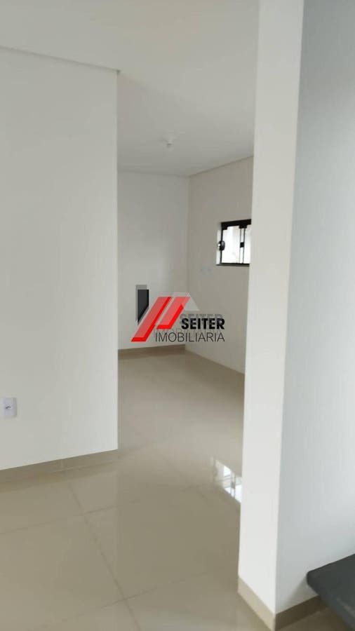 Casa à venda em Florianópolis-SC, bairro Campeche: 3 quartos, 2 suítes, 3 salas, 3 banheiros, 1 vaga de garagem, 182m² de área.