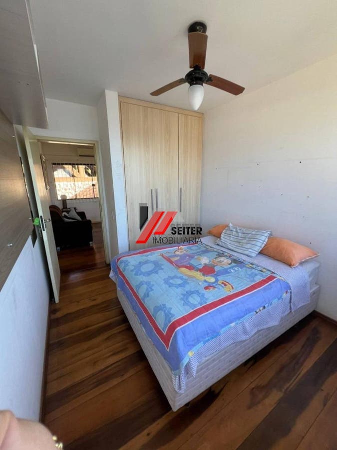Casa a venda centro de Florianpolis, com 3 dormitorios sendo 1 suíte, vaga de garagem para ate 4 carros