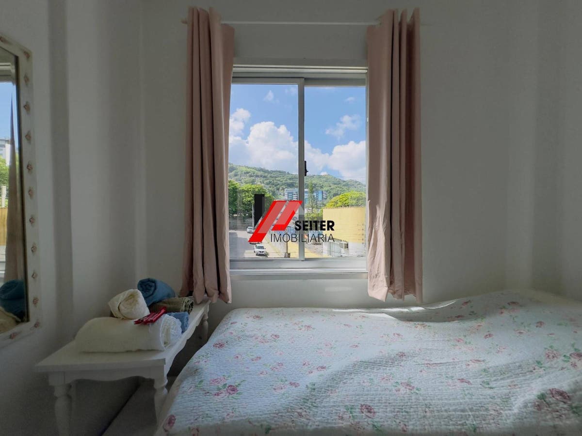 Apartamento de 2 dormitorios a venda Centro Florianopolis