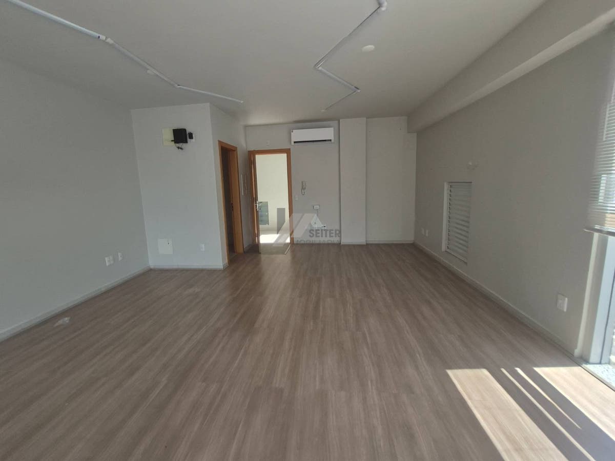 Sala comercial a venda no bairro Itacorubi com 37 m2 de área