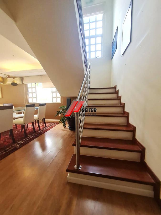 Casa mobiliada à venda em condomínio fechado no Bairro Monte Verde em Florianópolis com 4 quartos sendo 3 suítes