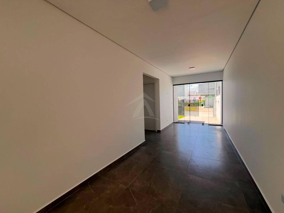 Casa com piscina, 3 quartos sendo 1 suite, bal. Principe
