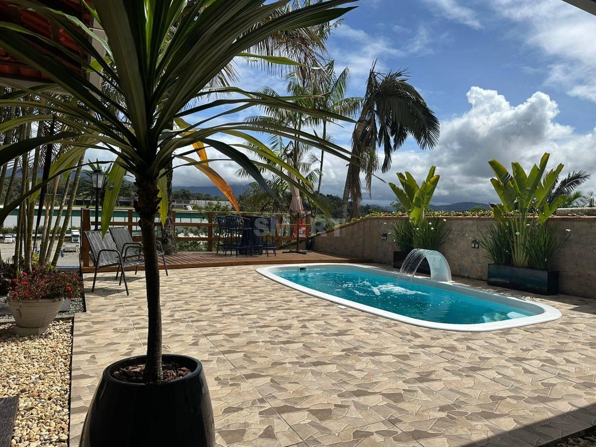 Casa com Piscina, 1 Suíte e 3 Quartos em Massaranduba - foto 25