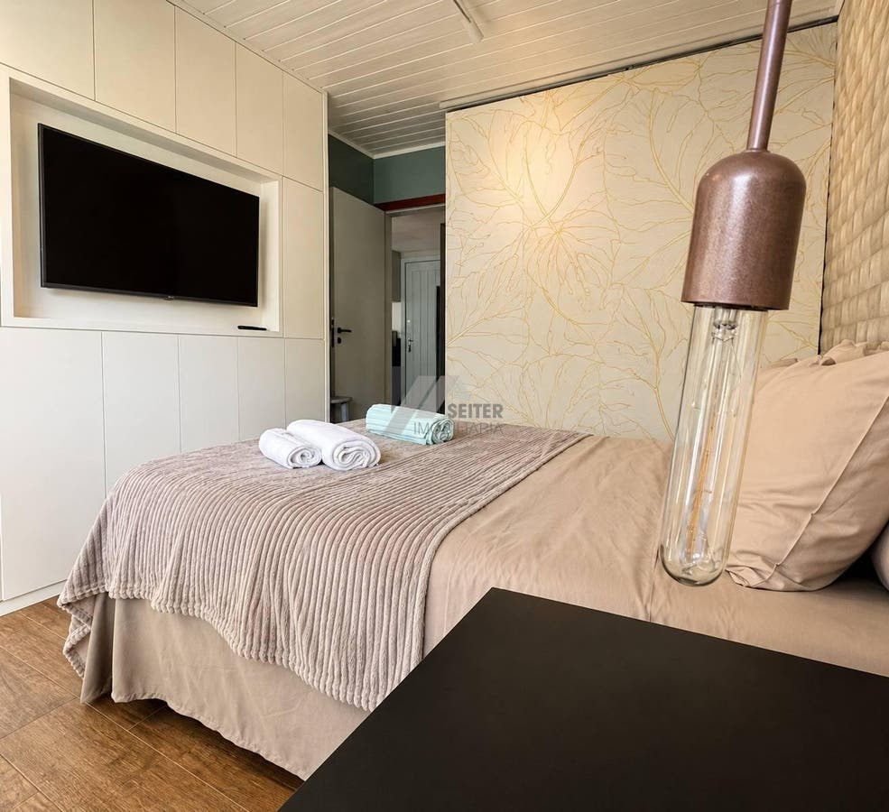 Apartamento de 1 dormitório em condomínio no Canto da Lagoa