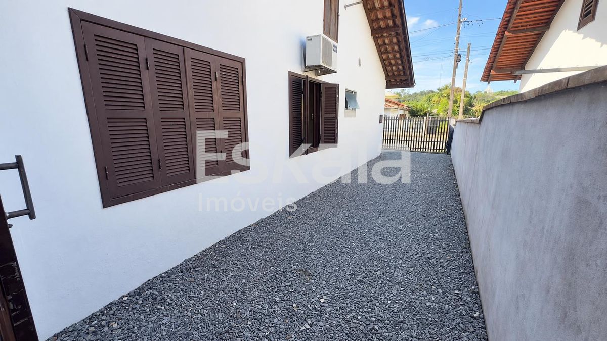 Casa Semobiliada Com 417m² De Área De Terreno São Luís - Jaraguá do Sul