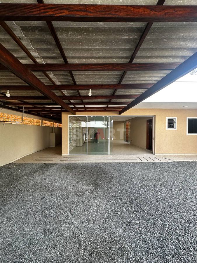Casa Semimobiliada Suíte + 02 Dormitórios em Três Rios