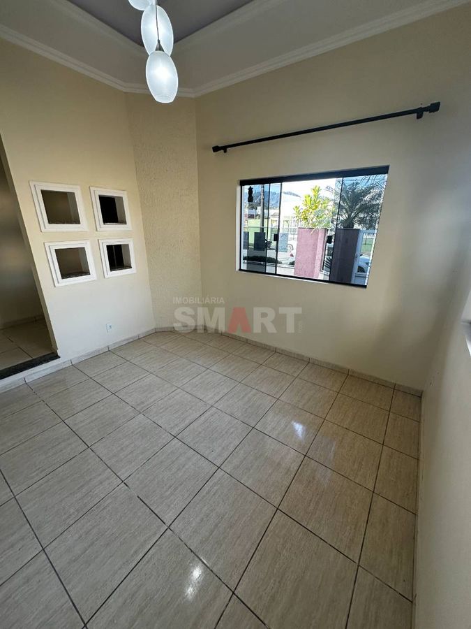 Casa Semimobiliada Suíte + 02 Dormitórios em Três Rios
