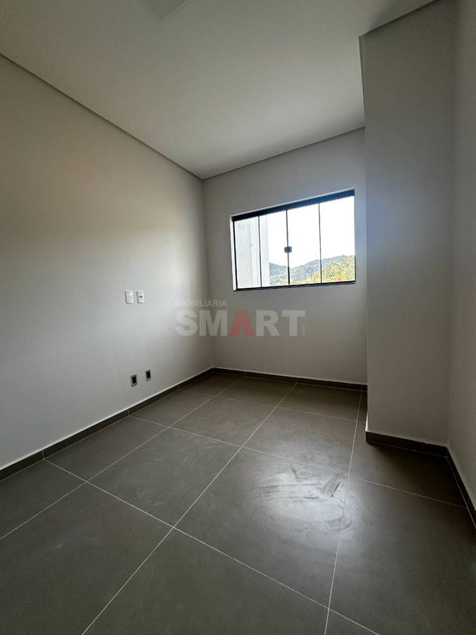 Geminado Duplex com 1 Suíte + 2 Quartos e Espaço de Fundos com Churrasqueira
