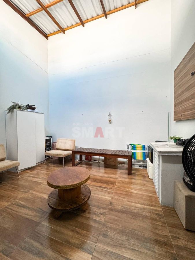 Casa Geminada Semimobiliada com 1 Suíte e 1 Quarto à Venda