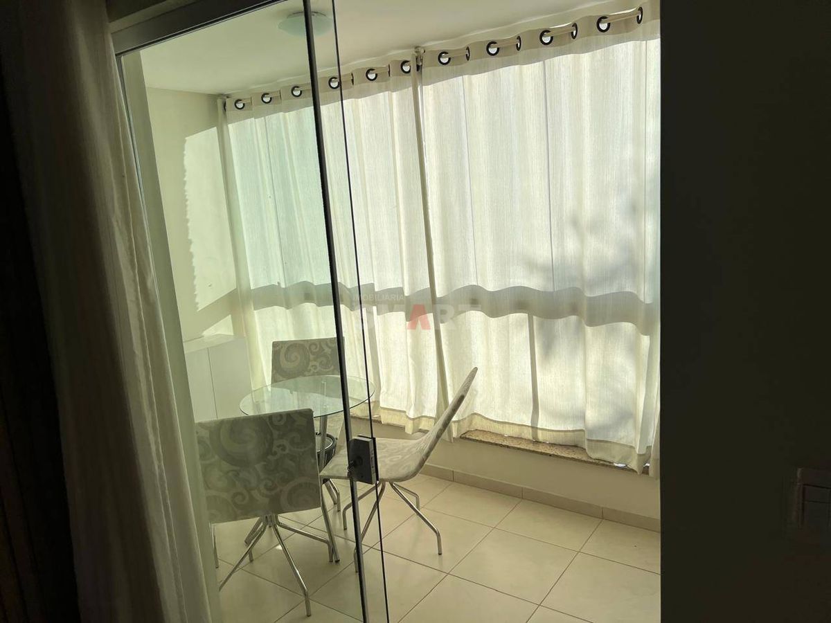 Apartamento 3 quartos semimobiliado com 2 vagas de garagem e box