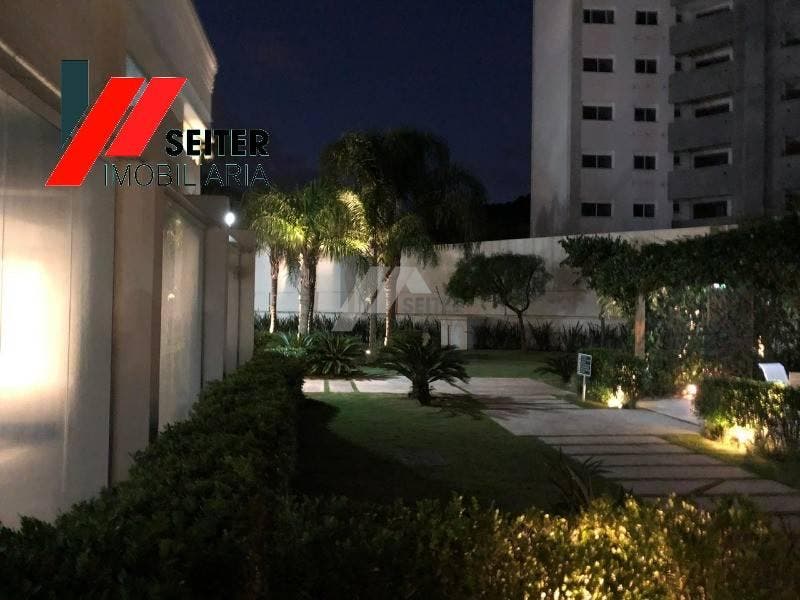 Apartamento mobiliado de 4 dormitorios sendo 2 suites com 3 vagas de garagem a venda Itacorubi