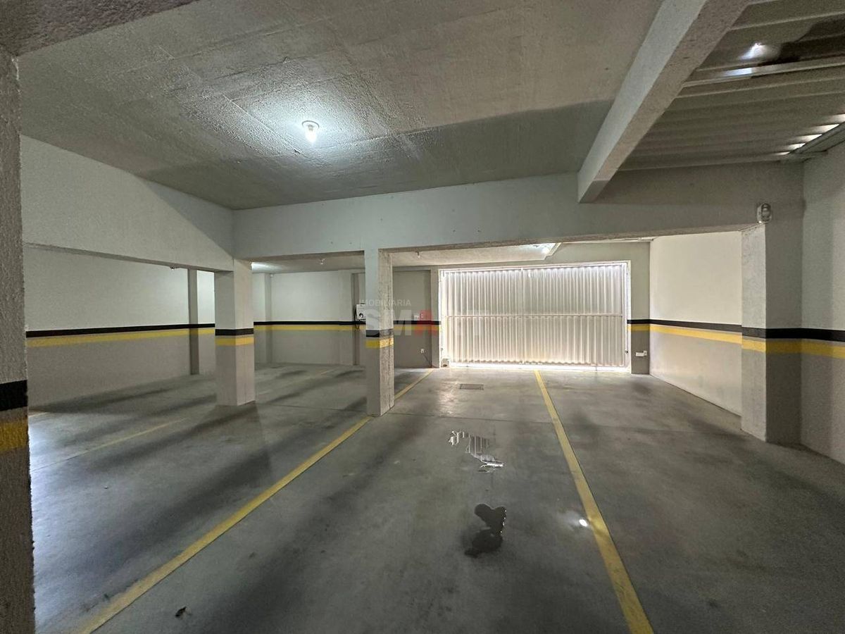 Apartamento 3 quartos (1 suíte) semimobiliado com 2 vagas de garagem e elevador