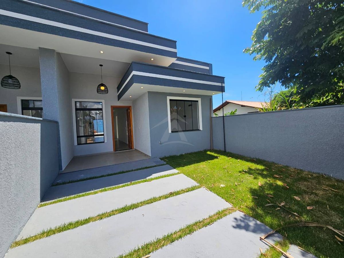 Casa com piscina, 3 quartos sendo 1 suíte, barra do saí