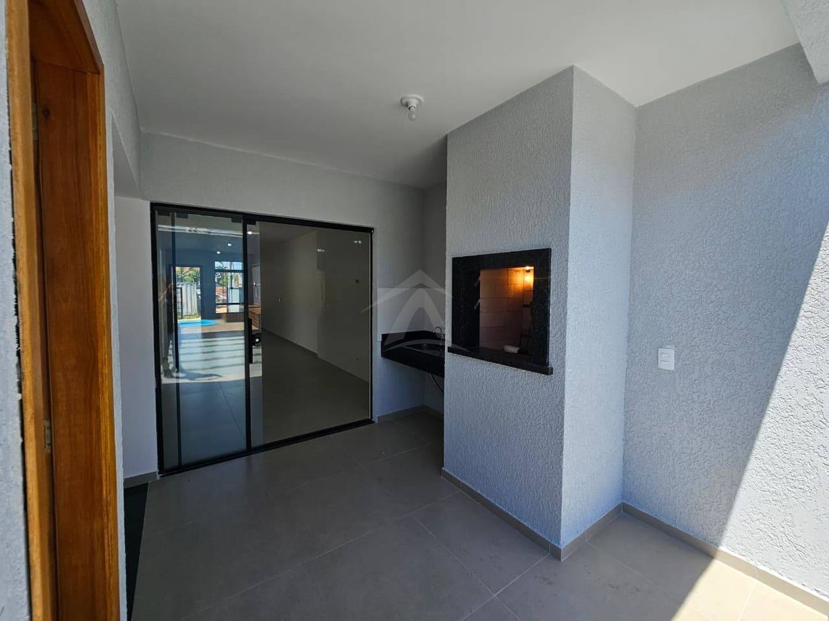 Casa com piscina, 3 quartos sendo 1 suíte, barra do saí