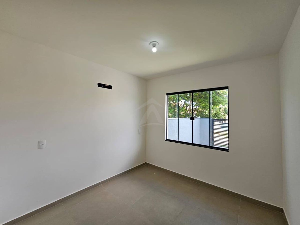 Casa com piscina, 3 quartos sendo 1 suíte, barra do saí