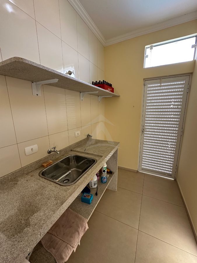 Sobrado com piscina, 3 suítes, bal cambiju
