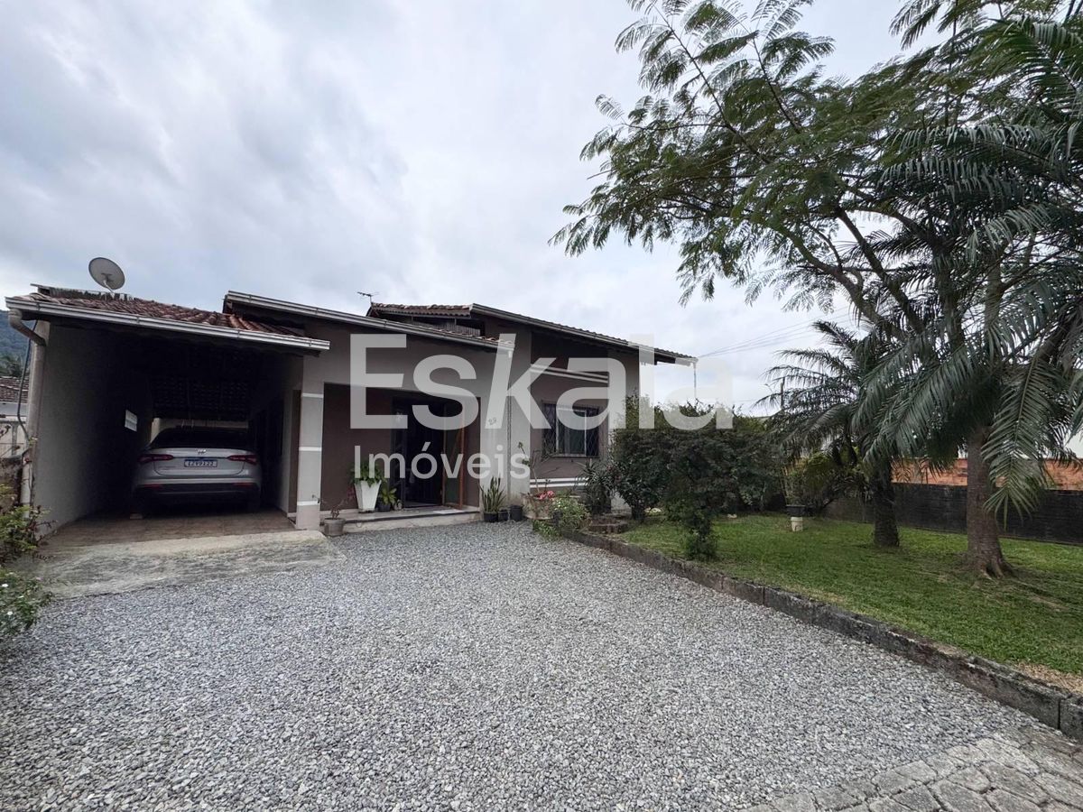 Casa Semimobiliada Com 01 Suíte + 02 Quartos Avaí - Guaramirim