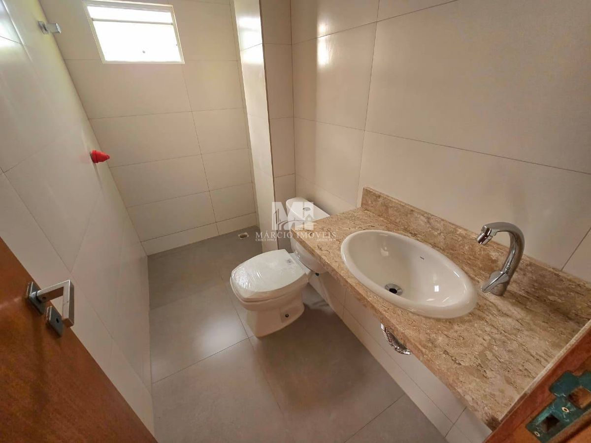 Triplex com 4 suítes em cond fechado