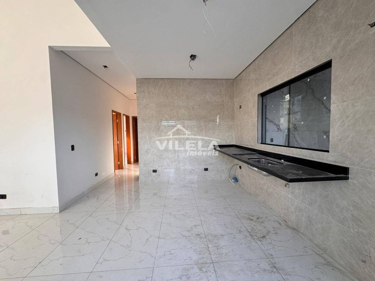 Casa Nova de Esquina com 2 Dormitórios-Moderna-Bairro Golfinho-Caraguatatuba-Sp