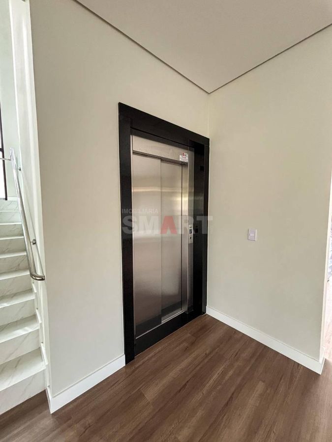 Casa com Elevador e 3 Andares Alto Padrão no Tifa Martins