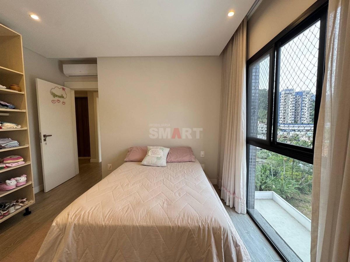 Apartamento Semimobiliado com 3 Suítes à Venda no Jaraguá Esquerdo