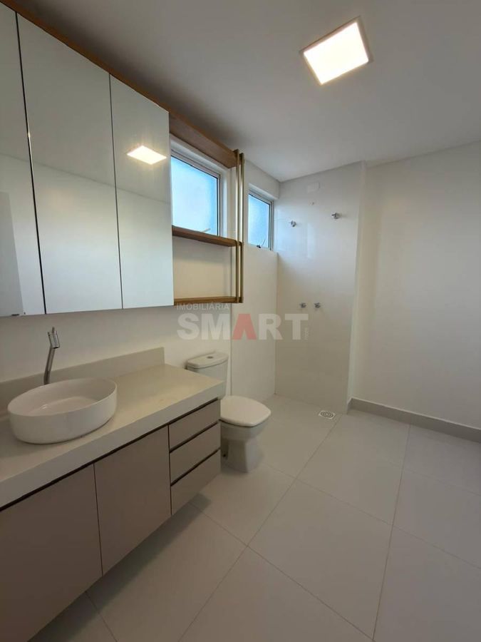 Apartamento no Centro com 3 Suítes e 2 Vagas de Garagem