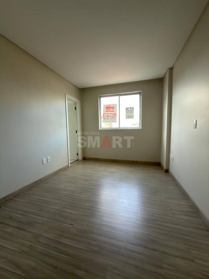 Apartamento no Centro com 3 Suítes e 2 Vagas de Garagem