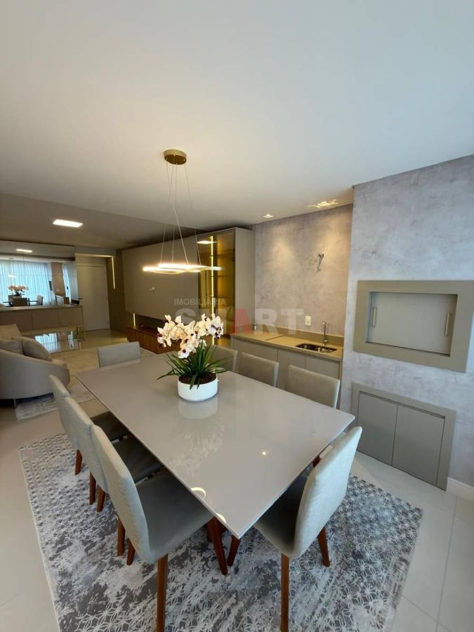 Apartamento no Centro com 3 Suítes e 2 Vagas de Garagem
