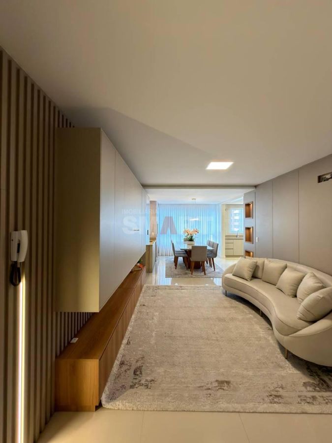 Apartamento no Centro com 3 Suítes e 2 Vagas de Garagem
