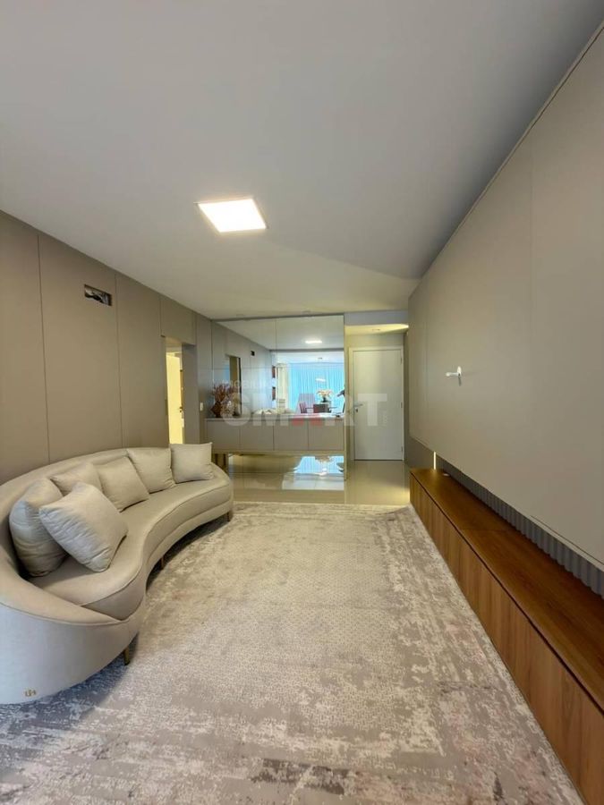 Apartamento no Centro com 3 Suítes e 2 Vagas de Garagem