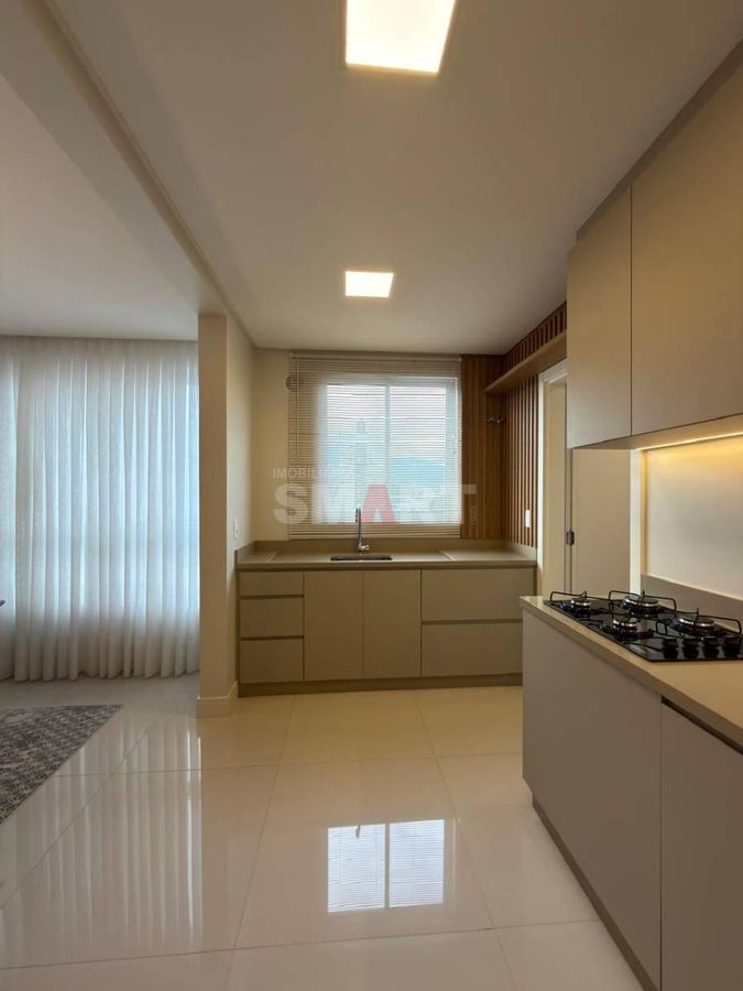 Apartamento no Centro com 3 Suítes e 2 Vagas de Garagem