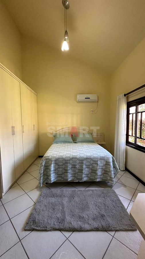 Casa com Suíte + 3 Quartos no Amizade