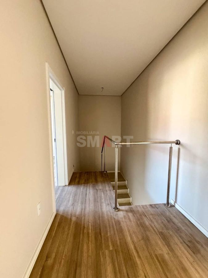 Casa Geminada com 01 Suíte e 02 Quartos no bairro Vila Lalau