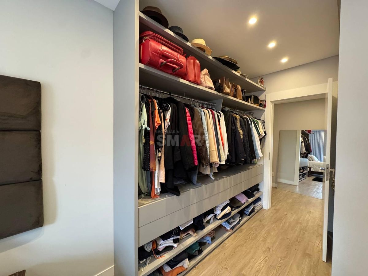 Apartamento Semimobiliado com 3 Suítes à Venda no Jaraguá Esquerdo